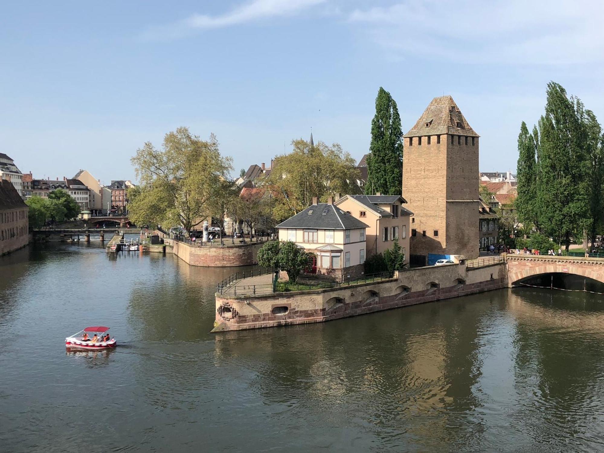 Luminous Apartment In Kehl Near Strasbourg, Conveniently Located Next To A Tram Stop With Direct Access To Strasbourg City Centre المظهر الخارجي الصورة